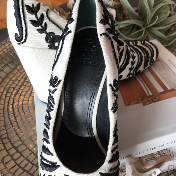 TORY BURCH LUCIA BLOCK HEELS - Picture 11 of 12
